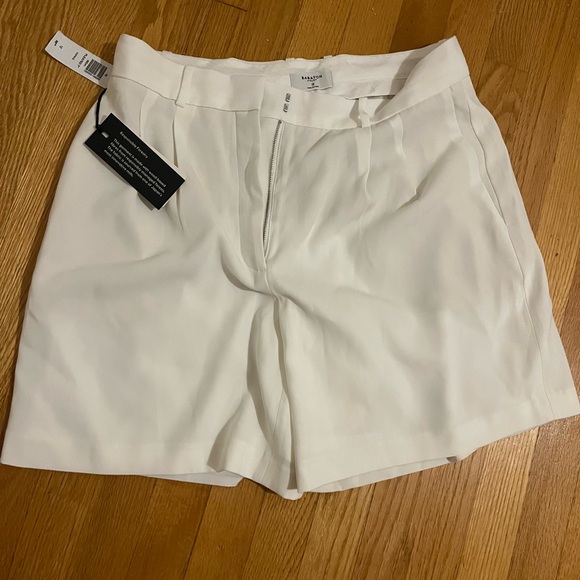 Babaton 7inch Pleated Shorts size 12 in espace *euc - Picture 3 of 5
